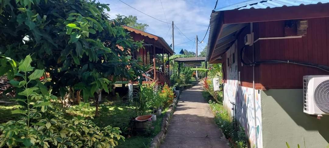 Ella'S Place Salang Tioman Kampong Ayer Batang Exteriör bild