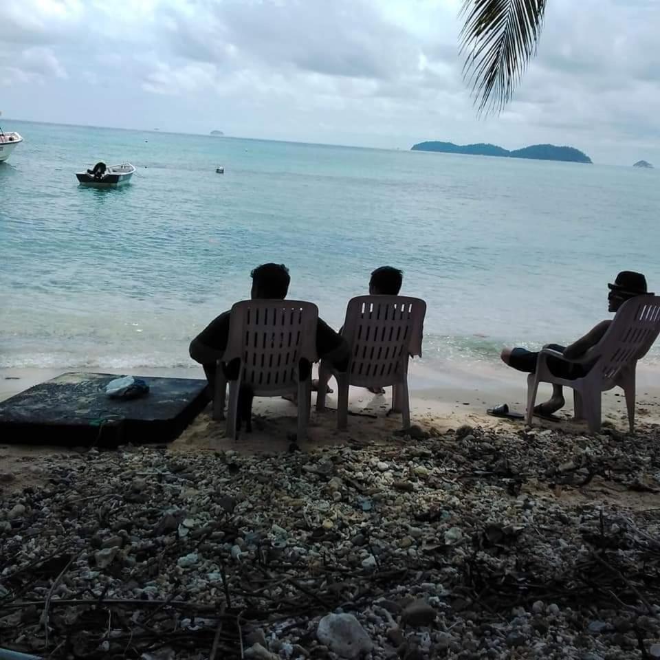Ella'S Place Salang Tioman Kampong Ayer Batang Exteriör bild