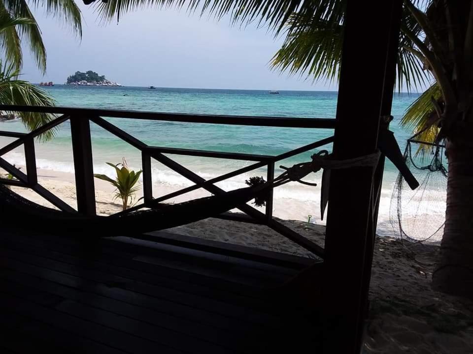 Ella'S Place Salang Tioman Hotell Rum bild