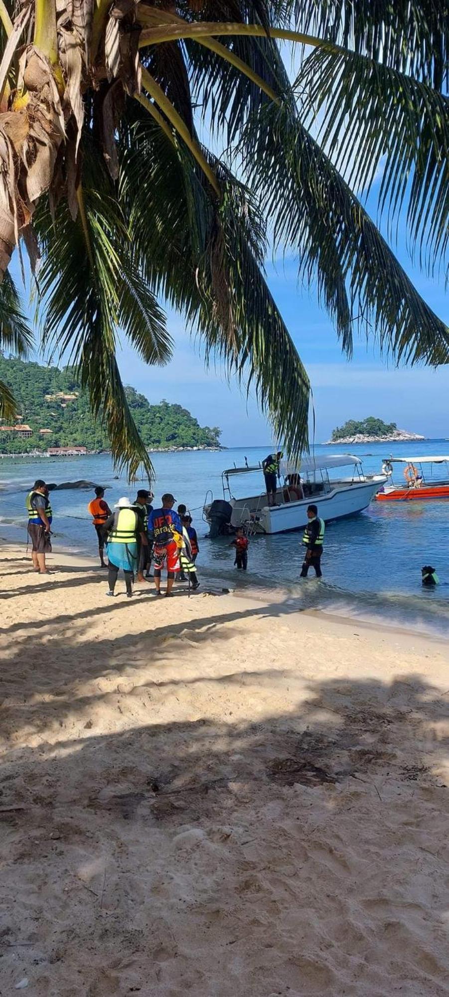 Ella'S Place Salang Tioman Kampong Ayer Batang Exteriör bild