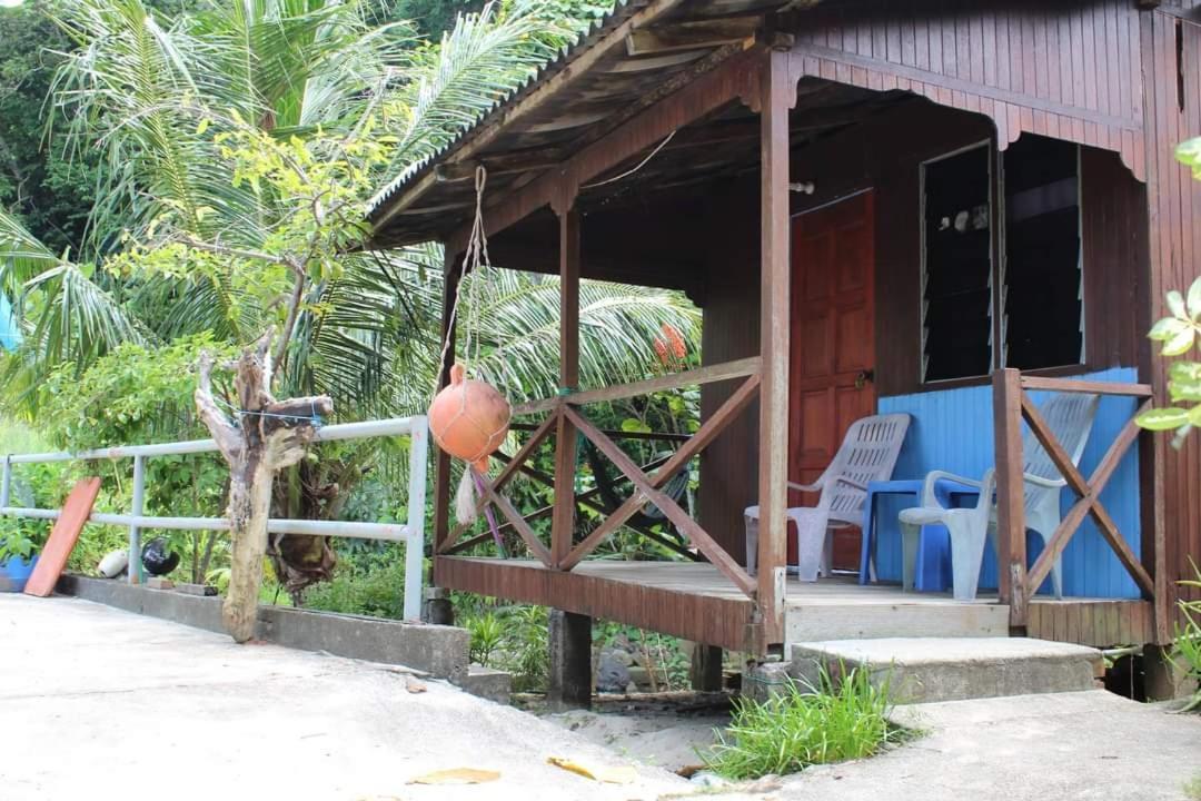 Ella'S Place Salang Tioman Hotell Rum bild