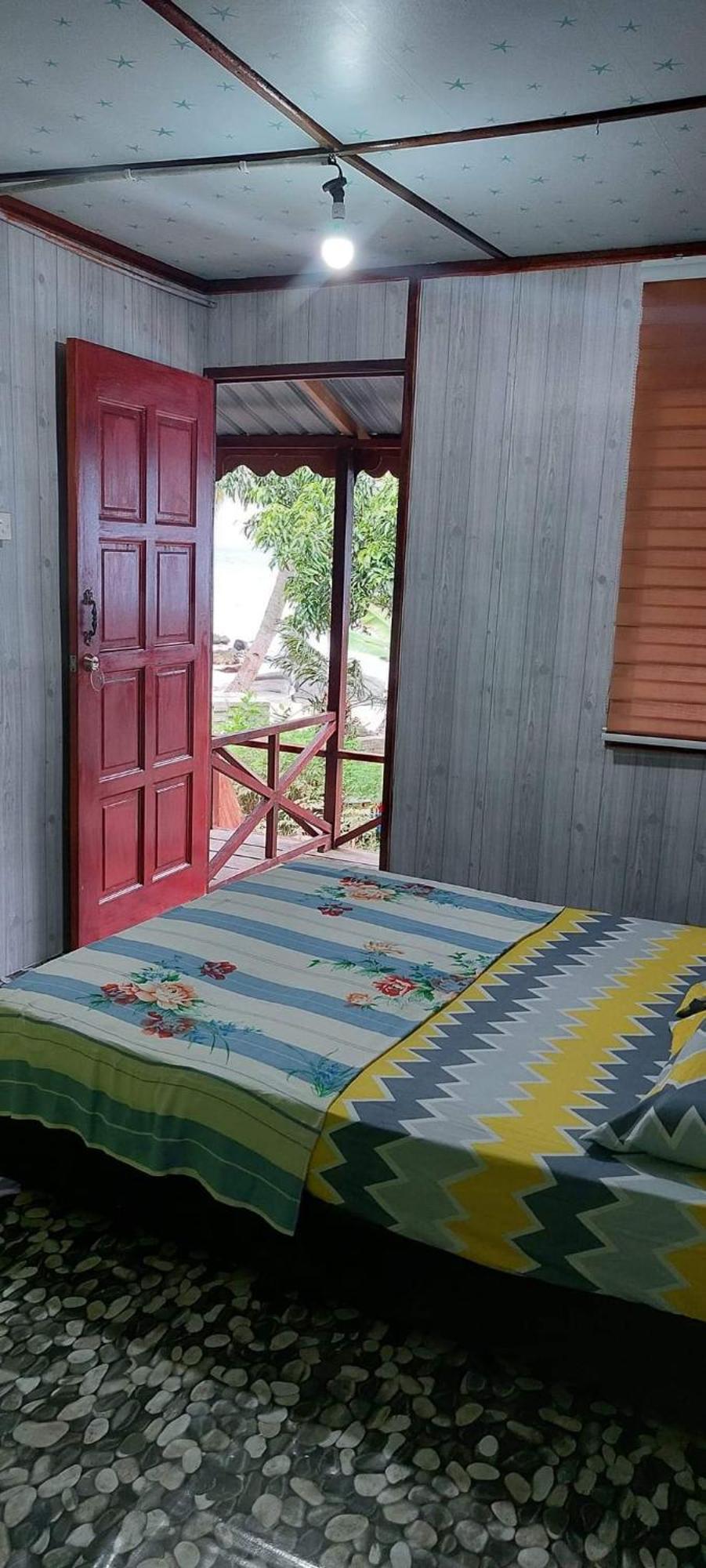 Ella'S Place Salang Tioman Kampong Ayer Batang Exteriör bild