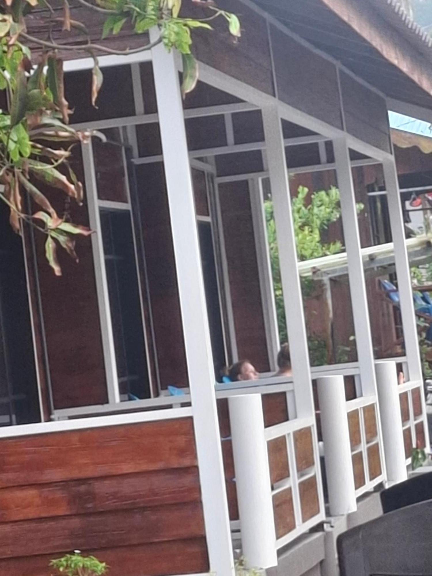 Ella'S Place Salang Tioman Kampong Ayer Batang Exteriör bild