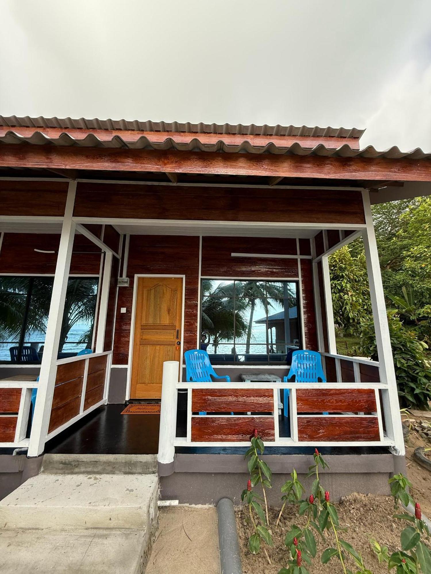 Ella'S Place Salang Tioman Kampong Ayer Batang Exteriör bild